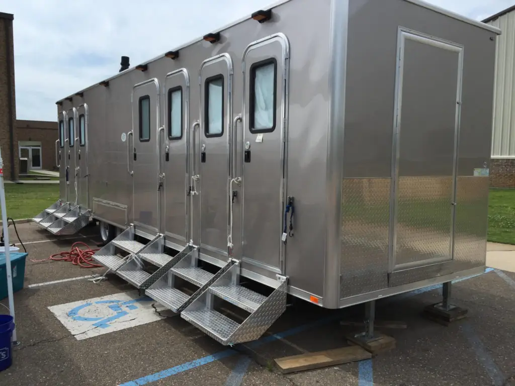 Shower Trailers to Deploy to Louisiana 1